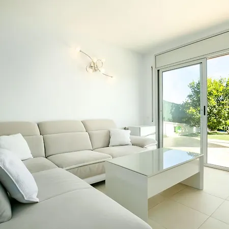 Acogedor Con Piscina Y Jardin Privados En Figueres - Es-228-115